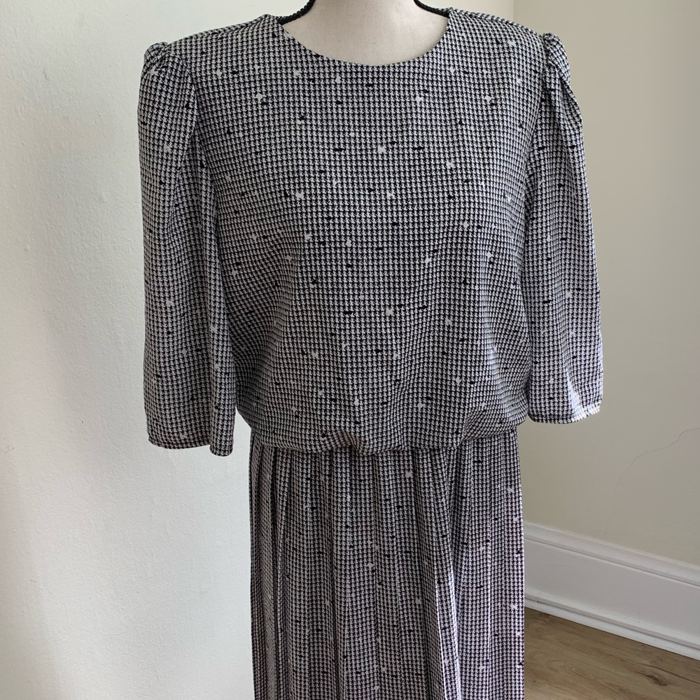 Size 10 - Vintage Tina Barrie Pleated Midi Dress w/ shoulder pads